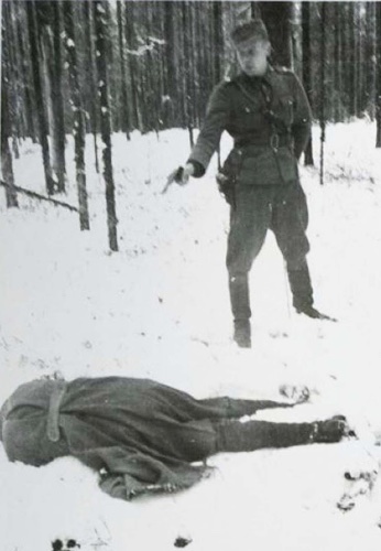 Russian spy laughing through his execution in Finland, 1942 (3).jpg