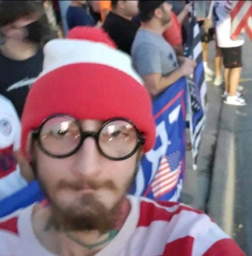 Robert-Crimo-went-to-Trump-rally-dressed-as-Wheres-Waldo.jpeg.jpg